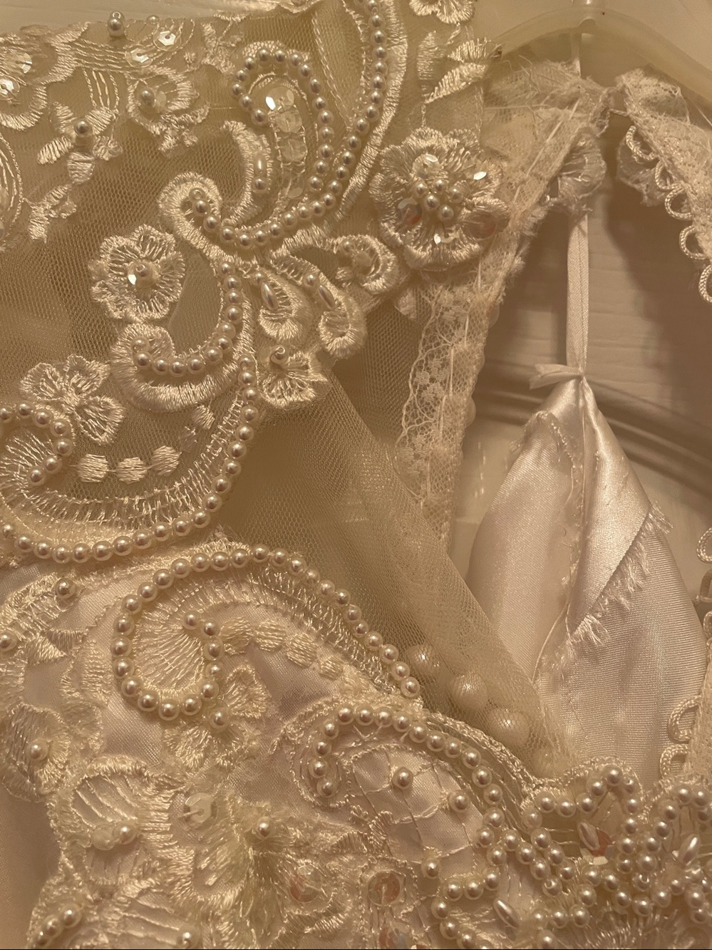 Wedding Dress  Ivory Satin Lace - Puff Sleeves - Picture 5 of 16